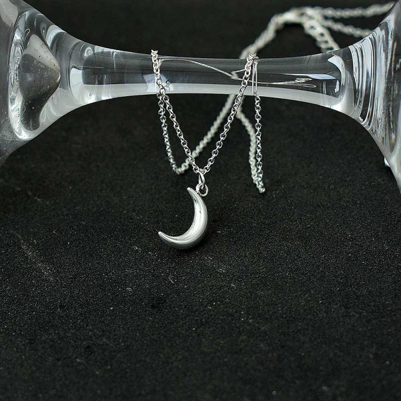 European and American Summer Crescent Moon Pendant Necklace - Minimalist Clavicle Chain Jewelry with Individual Packaging