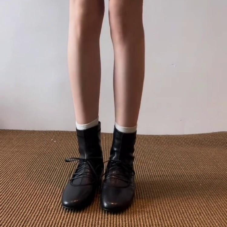 Weiche Lederversion~ Retro runde Spitze flache Sohle dünne Martin-Stiefel 2025 neue vielseitige Schnürung elastische dünne Stiefel kurze Stiefel
