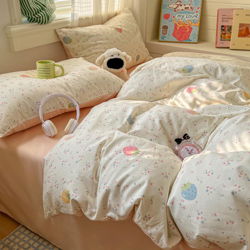 Cotton Four-Piece Bedding Set - Student Dormitory Version A: 100% Xinjiang Cotton, Version B: Traditional Water-Washed Sheets & Duvet Covers.