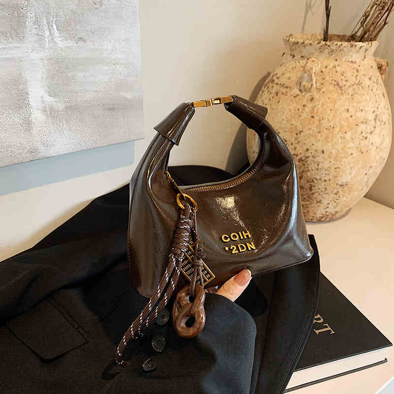 

Зимние модные женские сумки через плечо, новые фактурные сумки из искусственной кожи, шикарные женские маленькие сумки с буквенным дизайном