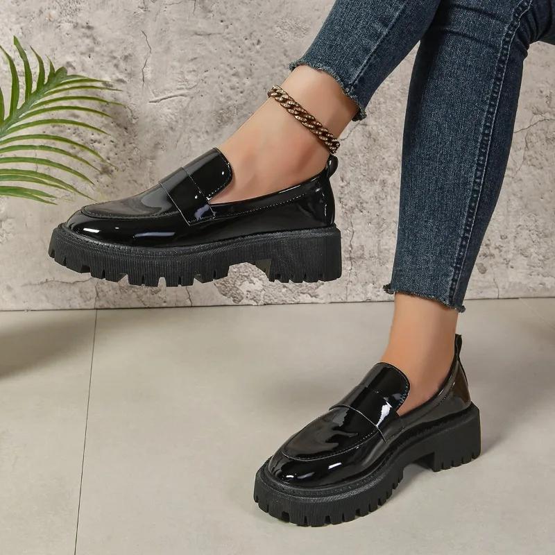 2025 Womens Leather Shoes Soft Sole Loafers Women Thick Soles Comfortable Slip on Single Shoe Plus Size