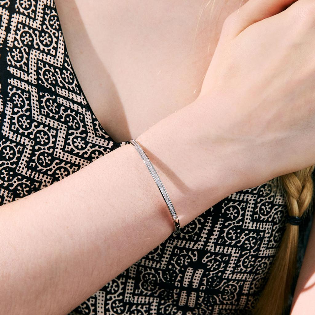 Mezmic Moissanite Baguette Line 925 Silver Bangle