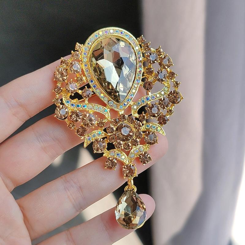 

Dazzling Lavish Crystal Water-drop Brooches for Women; Vintage Fashion Pendant for Chic Weddings and Exceptional Jewelry Pins. шампанского