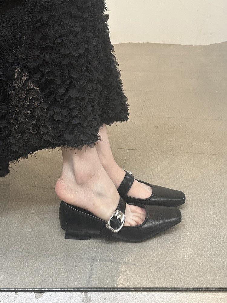 Square head light mouth silver single shoes women's spring 2025 French temperament word with evening commute low heel Mary Jane shoes