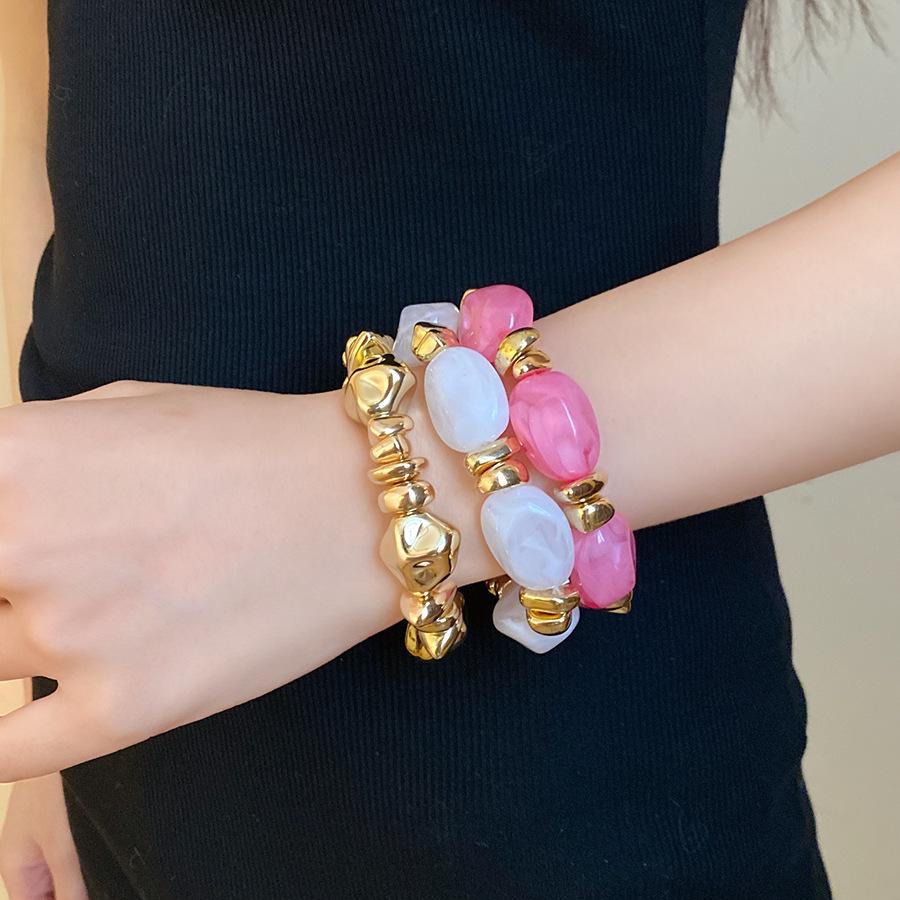 Gold-Plated Retro Geometric Acrylic Bracelet - Elegant, Simple Hand Jewelry for Women