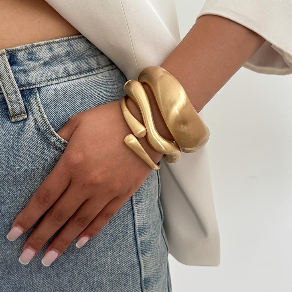 Exaggerated Metal Matte Texture Wide-Sided Bracelet, Irregular Design Water Drop Spring Bracelet