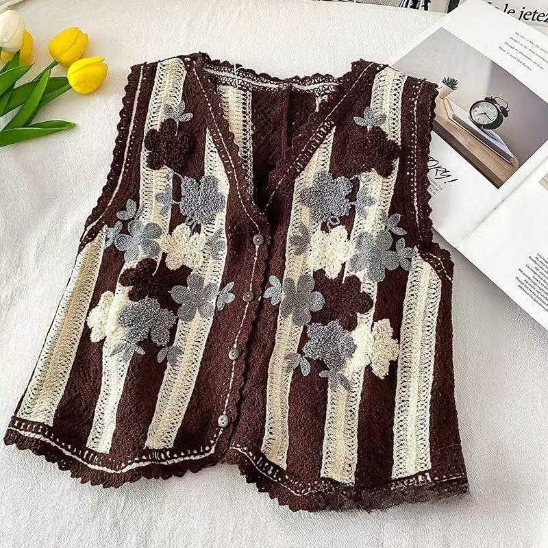 Summer Crochet Hollow Out V-neck Loose Lace Tank Tops Women Fashion Thin Chic Sleeveless Women Camis Tops Elegant Base Slim Vintage Tank Vest 26571