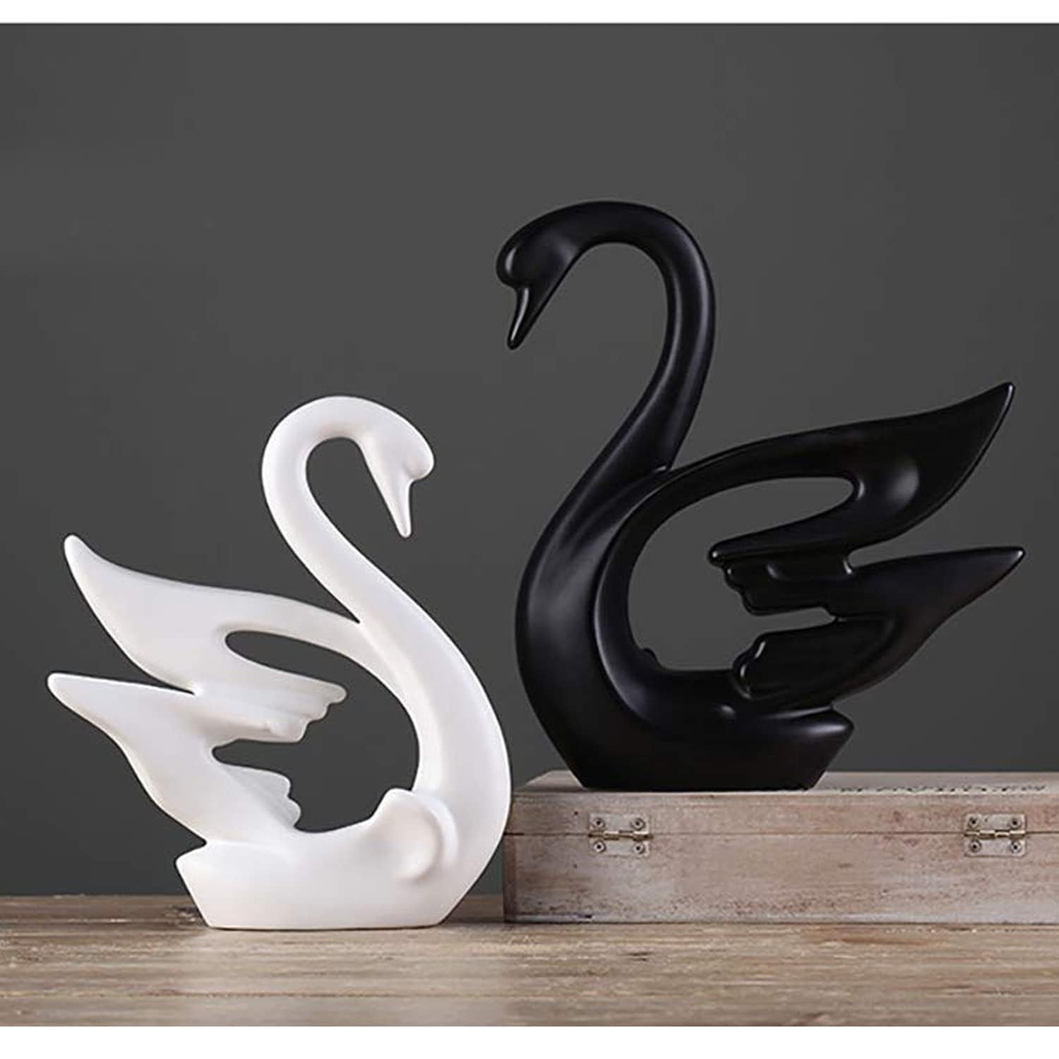 

Современный домашний декор Пара лебедей | Керамические статуэтки с матовой отделкой (Набор из 2 шт., белый и черный)