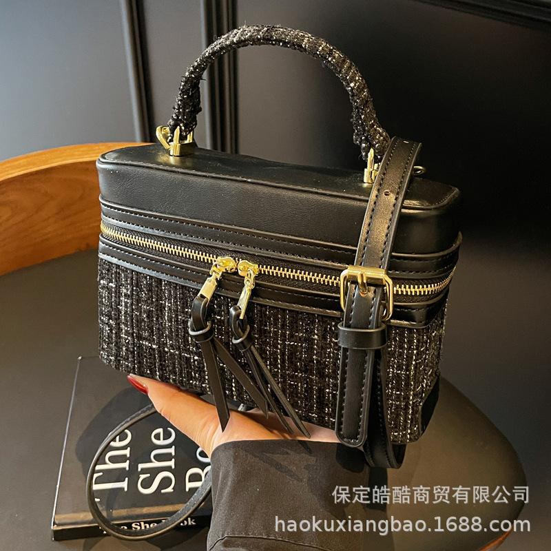 High-end Niche Bag Women's Autumn and Winter 2025 New Fashion Shoulder Messenger Bag Women's Portable Mini Bucket Bag