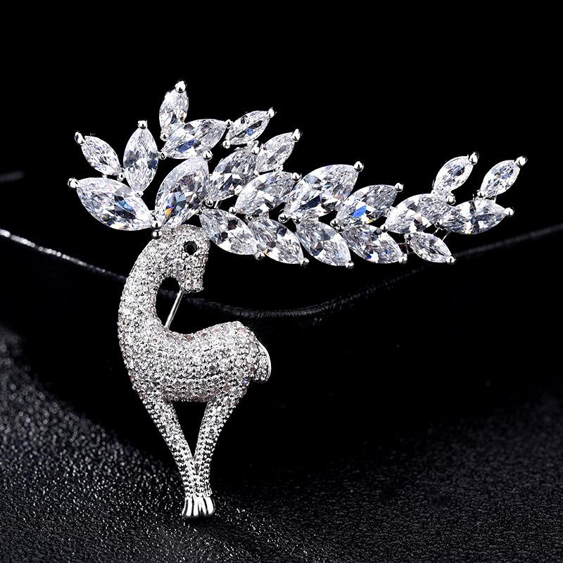 Fashion Rhinestone Deer Shaped Brooch Exquisite Shiny Pin Corsage For Women Girls Clothing Coat Wedding Accessories Gifts