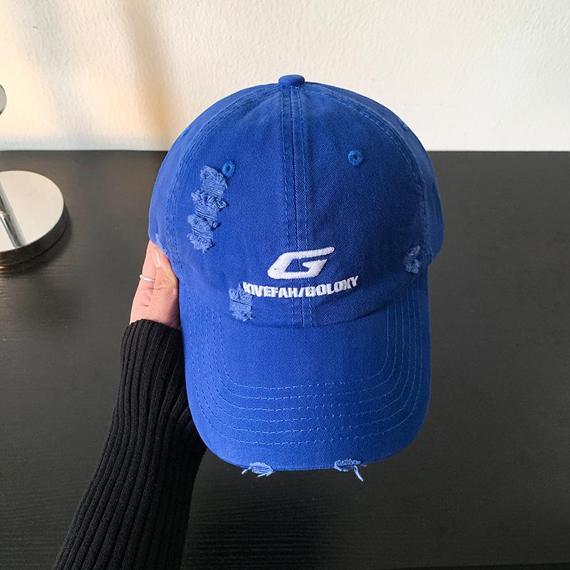 

Spring temperament embroidery ripped baseball cap men s and women s G letter versatile sunshade cap showing small face синий