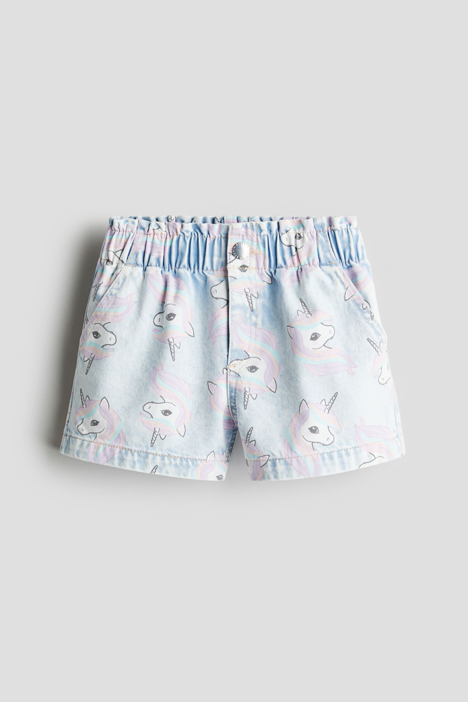 

Джинсовые шорты свободного кроя