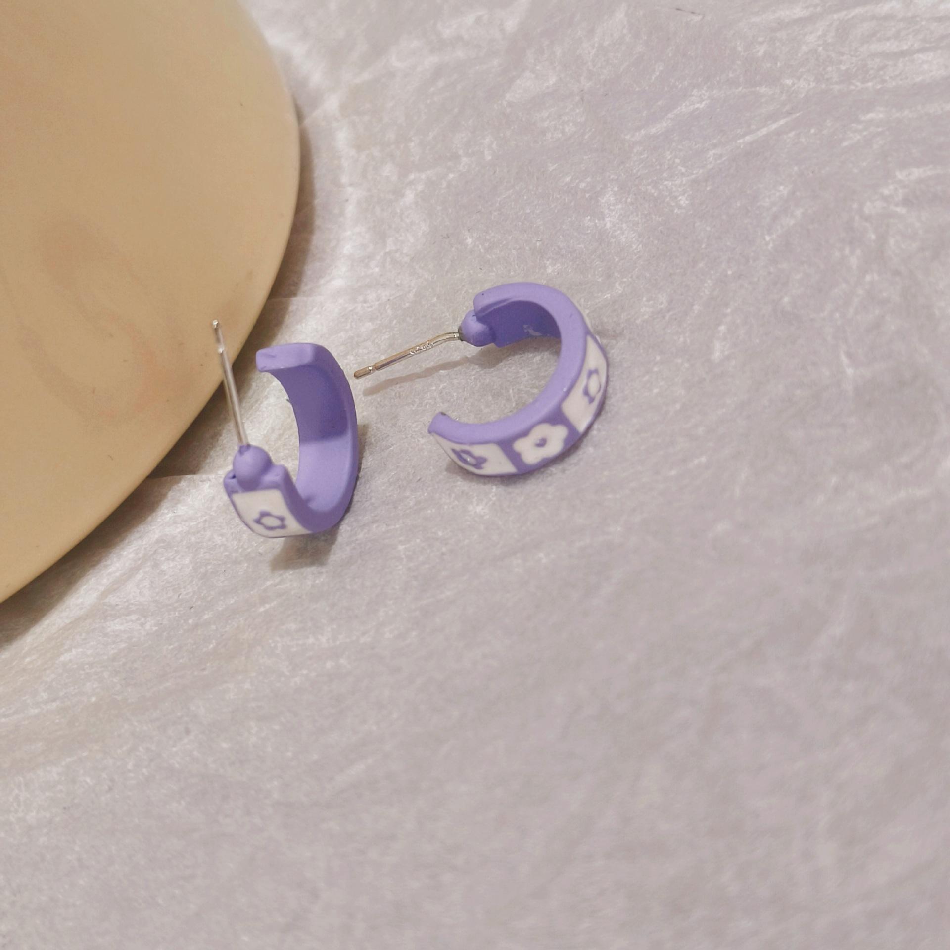Small temperament simple daily C-shaped flower earrings stud earrings female ins Korean version design earrings