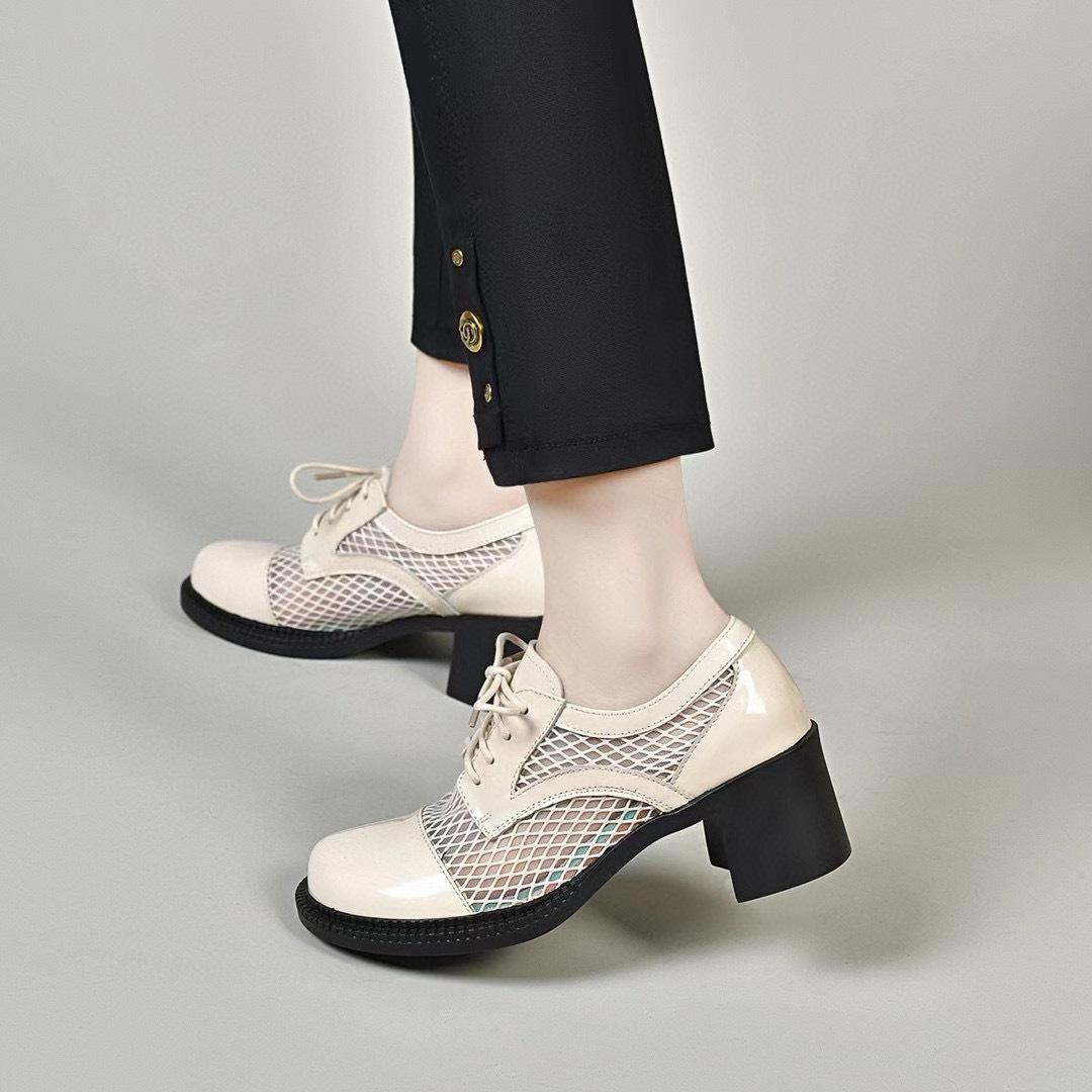 

Туфли из маленькой кожи с круглым носком женские весенне-летние новые сетчатые одинарные туфли на шнуровке на толстом каблуке в стиле колледжа на среднем каблуке одинарные туфли 40 бежевый