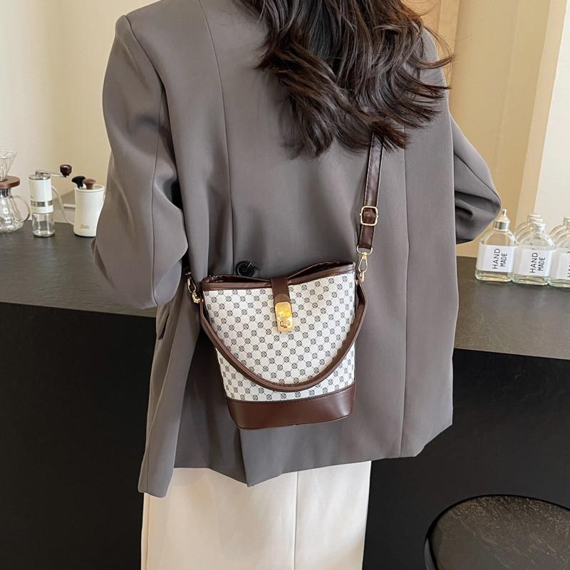 Trendige Damen-Beuteltasche Stilvolle Retro-Umhängetasche Für den täglichen Gebrauch in Schwarz Beige Kaffee Khaki