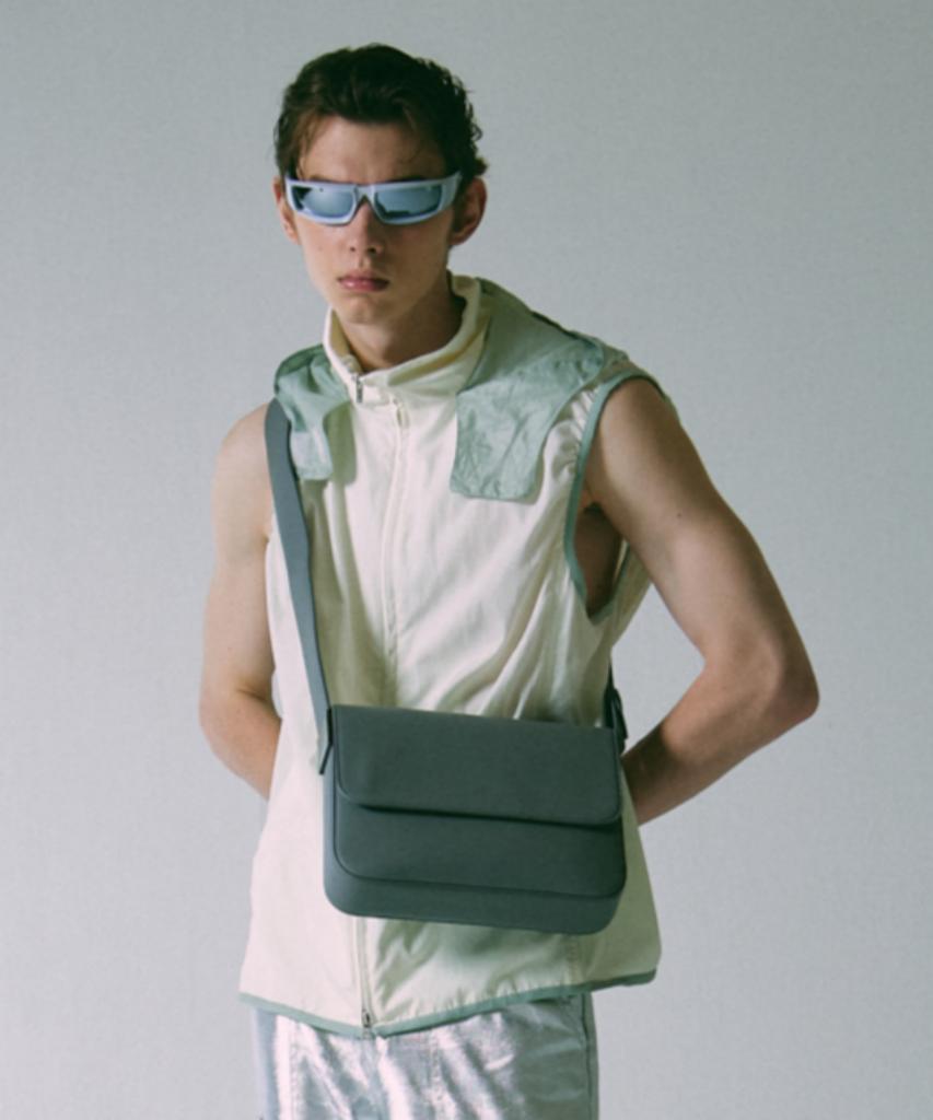 Emotio One Line Minimal Crossbody Bag [Stone Grey]