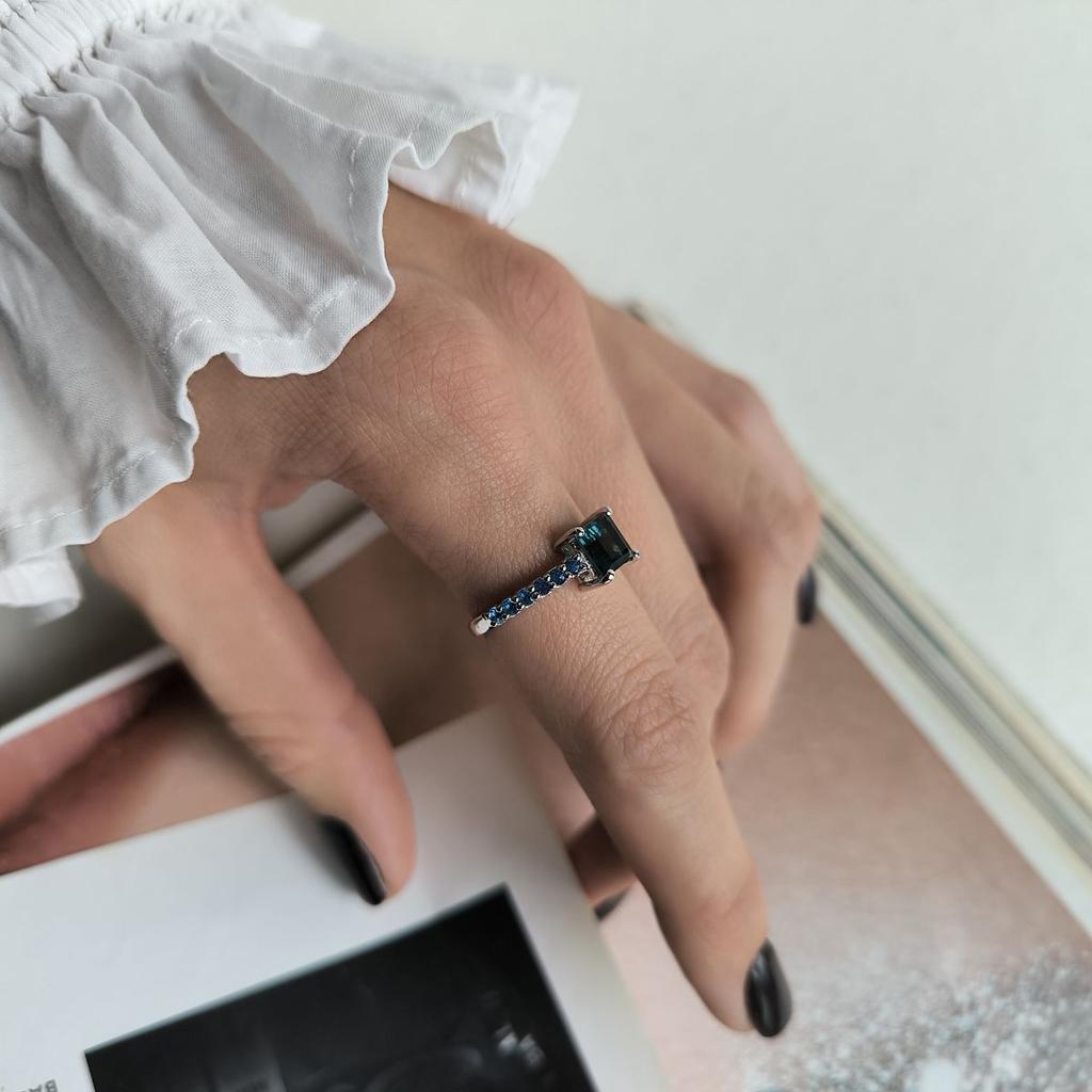 Серебряное кольцо с натуральным топазом Лондон Блю 1.39ct, топазом, вес изделия 2,56 гр (2195917)