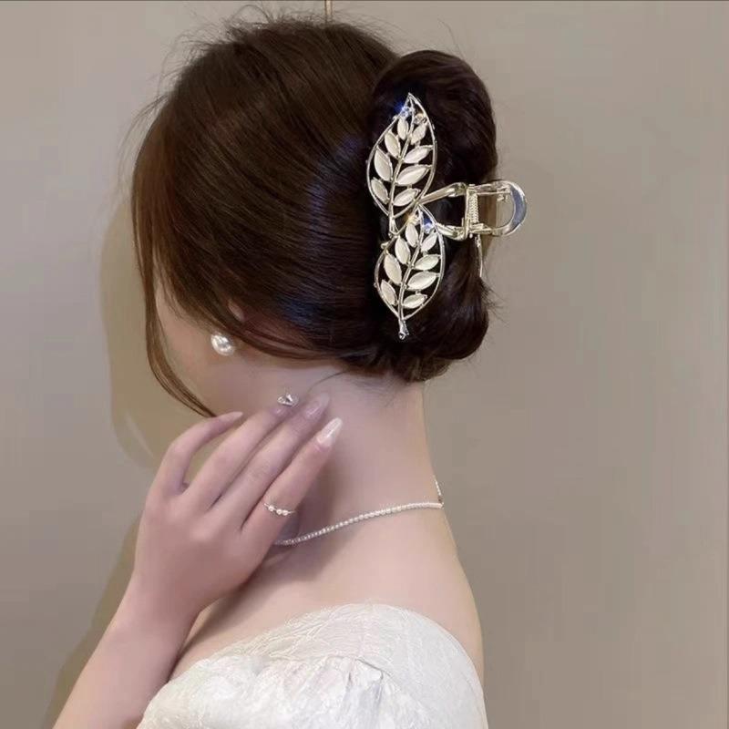1pc Elegant Leaf Shaped Hair Claw Rhinestone Designs Perfect Nature Inspired Styles Daily Looks Glamorous Hair Accessories
