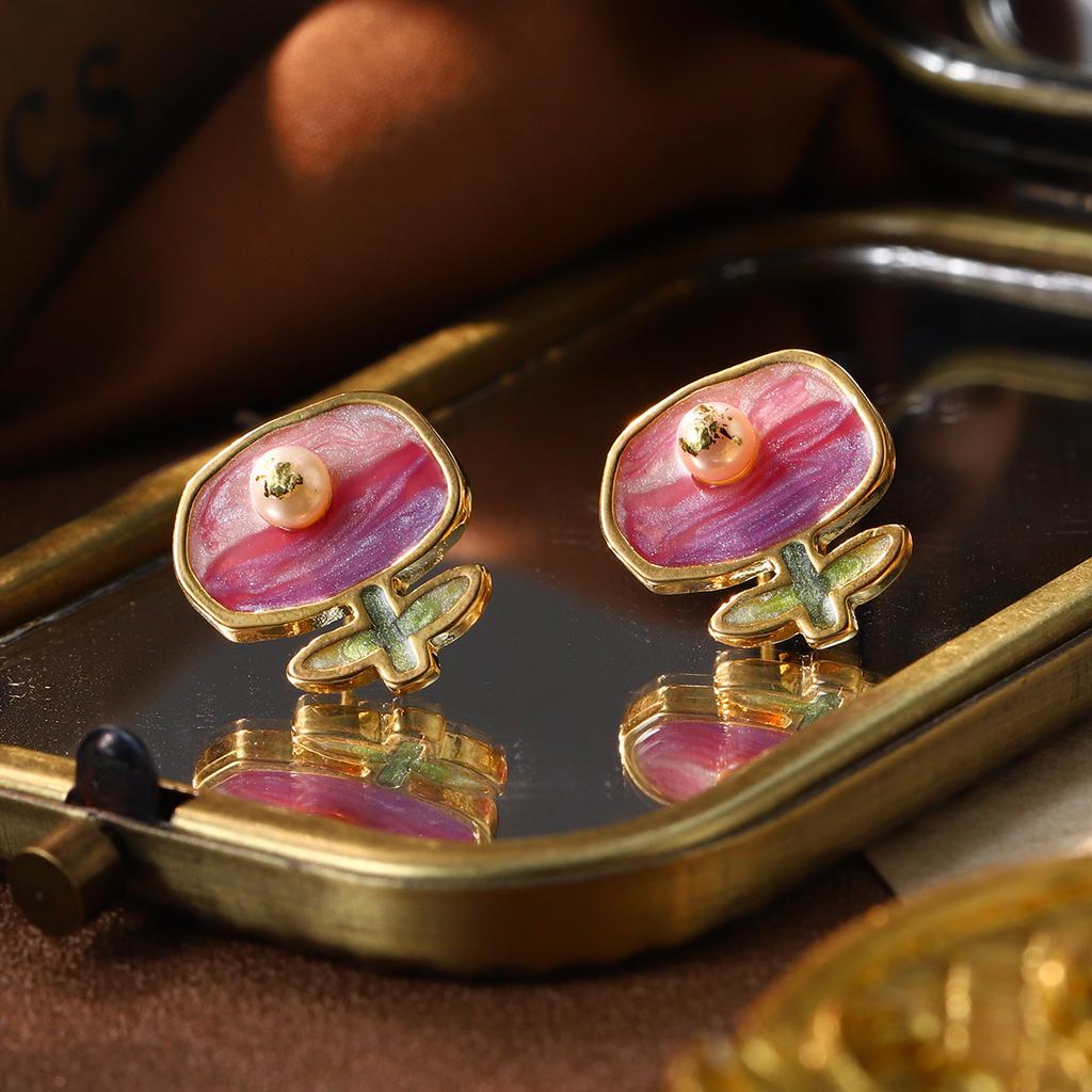Court style High flower Oil painting style French retro sweet fashion Baroque pearl temperament Niche stud earrings female