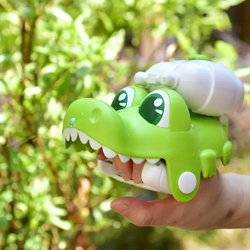 Animal Manual Water Gun, Ultra-long Range, Clown Fish Crocodile Shark Dinosaur Shape Water Gun, Color Mixing
