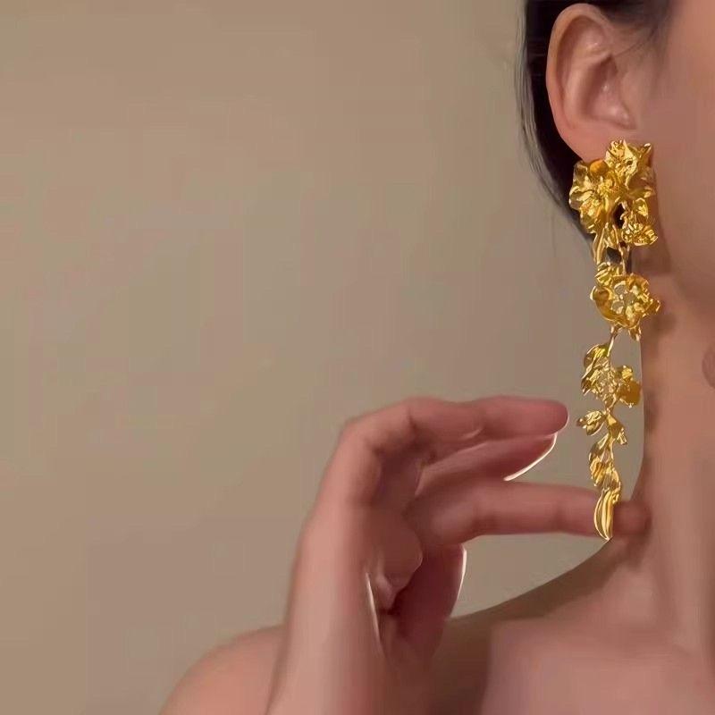 High-end Gold Flower Earrings, Retro Horse Face Dress Stud Earrings, Exaggerated and Elegant Long Dangling Earrings