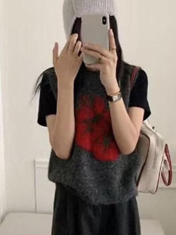 Korean Style Round Neck Cartoon Jacquard Wool Vest for Women, Autumn/Winter 2026, Khaki Ruyi Loose Layering Vest