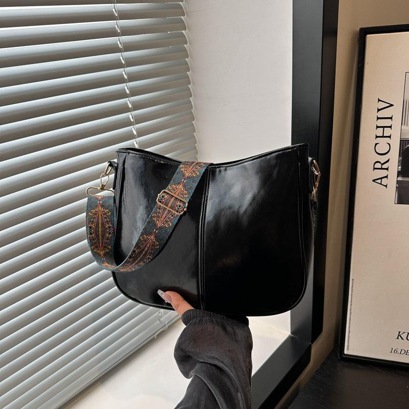 

Летняя новинка 2025 года женская сумка простая модная сумка на плечо европейско-американский тренд женская сумка-мессенджер сумка-тоут для поездок на работу чёрный