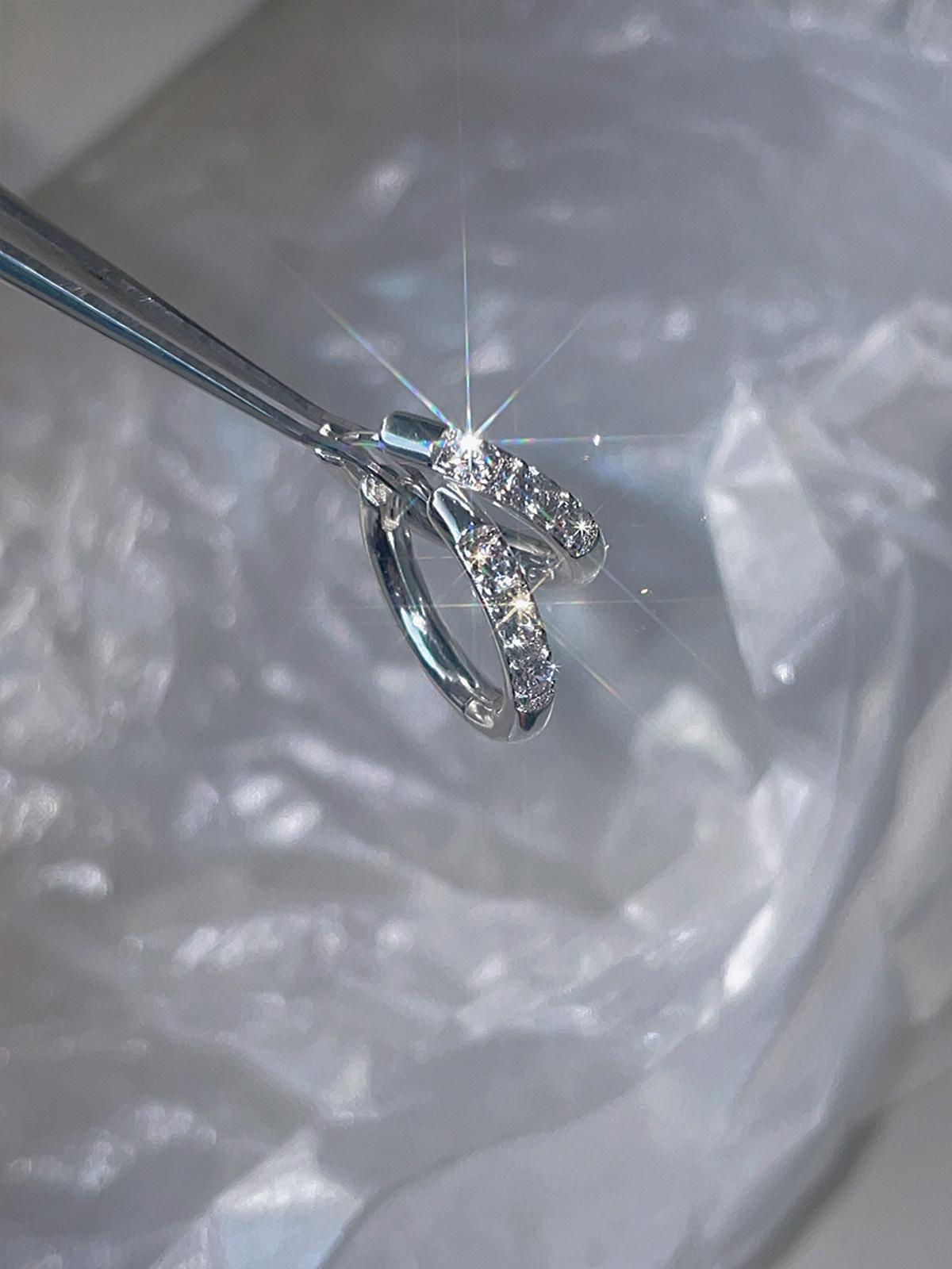 

925 silver needle earrings, women s niche design sense, advanced and cold new flash diamond zircon earrings, exquisite and versatile 925 silver needles