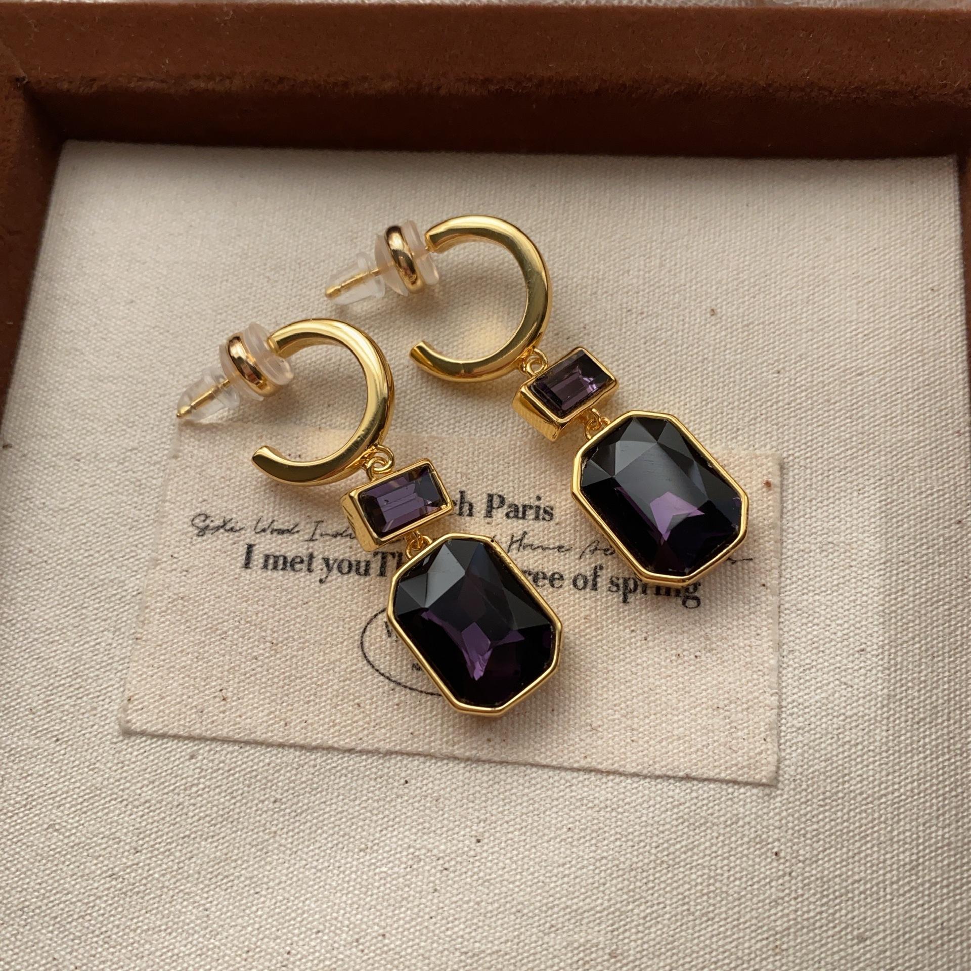 Simple Square Zircon Earrings, Light Luxury Geometric Style Women S Earrings, Earrings Have An Elegant And Versatile Temperament.
