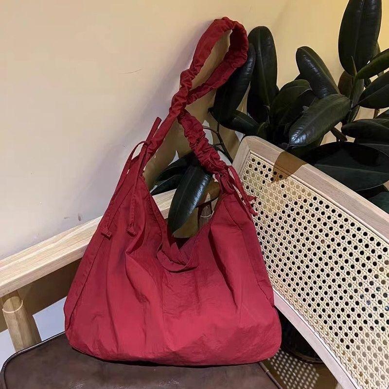 

Korean red pleated canvas bag women s 2025 new large-capacity drawstring shoulder tote bag commuter messenger bag