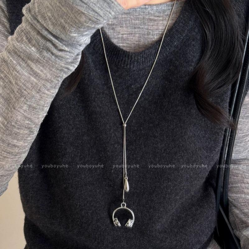 Silver long earphone pendant necklace fashionable and versatile 2026 new sweater chain autumn and winter niche high-end accessories