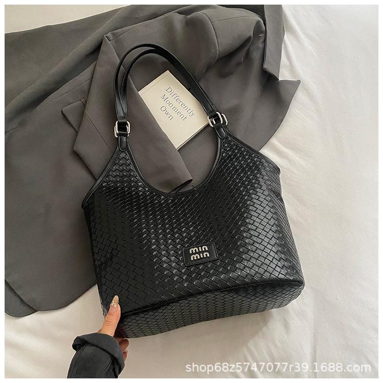 High-end woven bag women s 2025 new fashion underarm commuter bag texture high-end exquisite versatile messenger bag