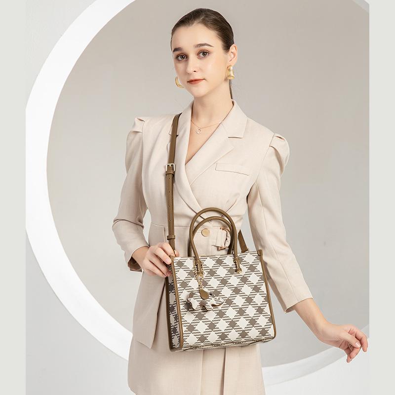 Ladies&#039; New Large-capacity Autumn/winter 2023 Fashion Tide Hand Bill of Lading Shoulder Commuter Bag Slung Female Bag.