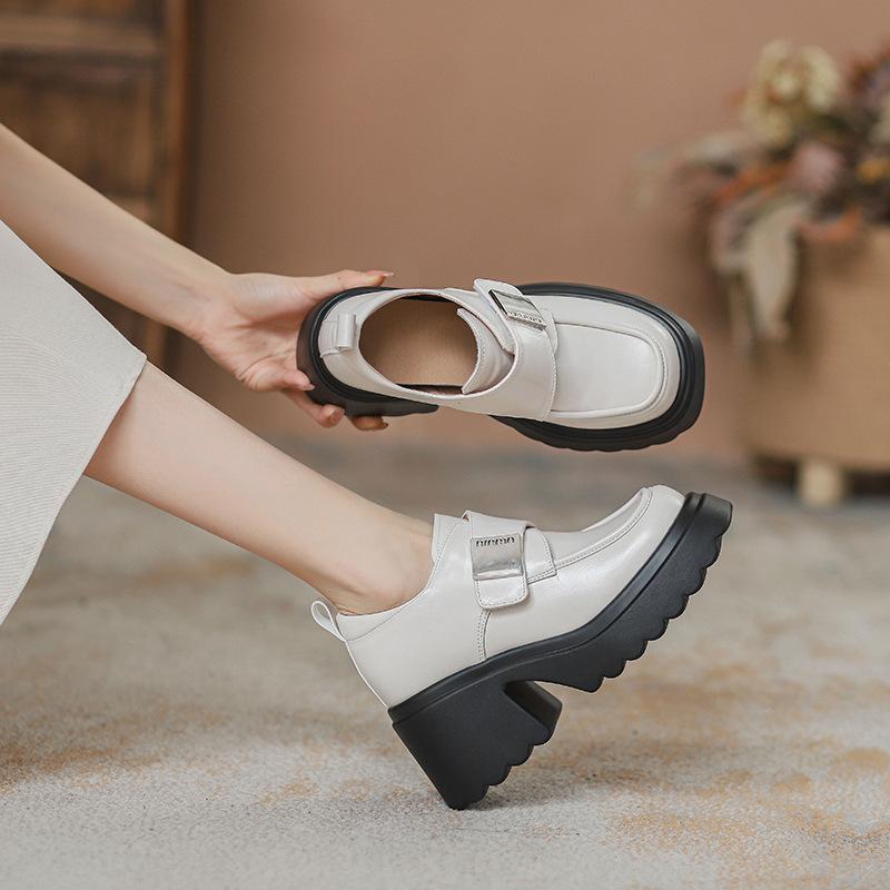 

The inner height is increased by 10cm. The new thick-soled women s magic buckle has one pedal, muffin, small leather shoes, and single shoes. 33 чорний