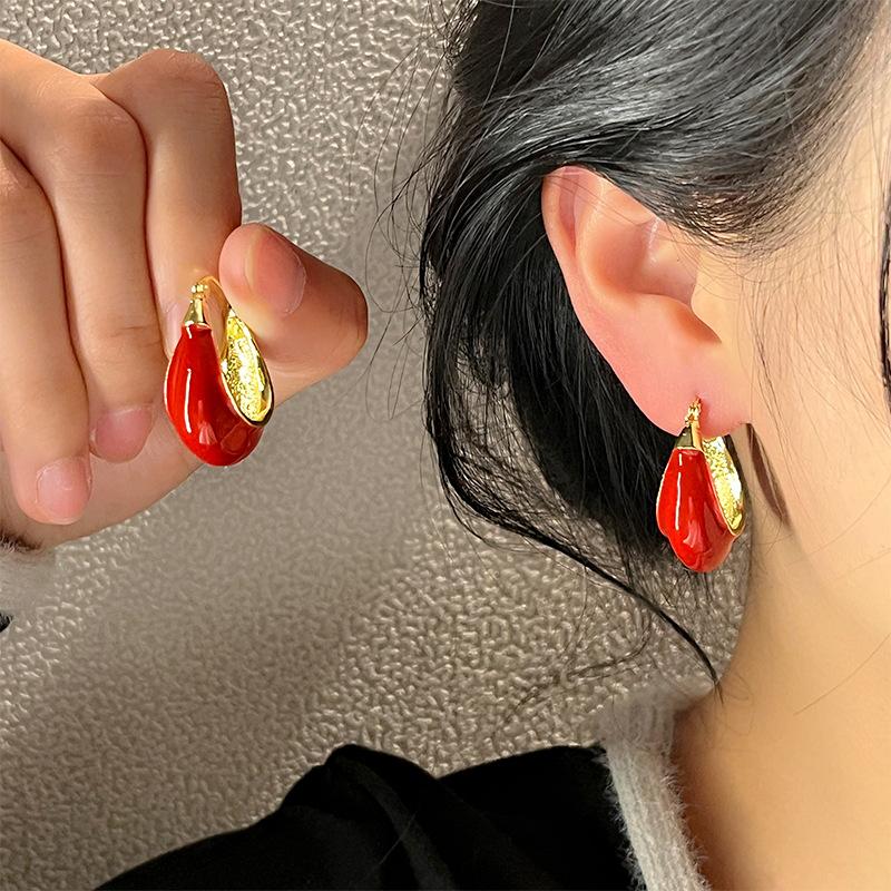 Heavy Industry High-End Niche Design White Basket Earrings Women'S Fashion Versatile Small Bag Ear Buckle Temperament Exquisite Earrings