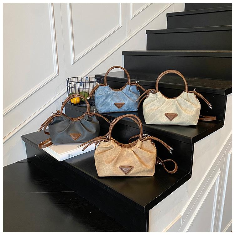 Niche Design Bag Women's 2025 New Summer Fashion Messenger Bag Korean Version Casual Portable Pleated Dumpling Bag