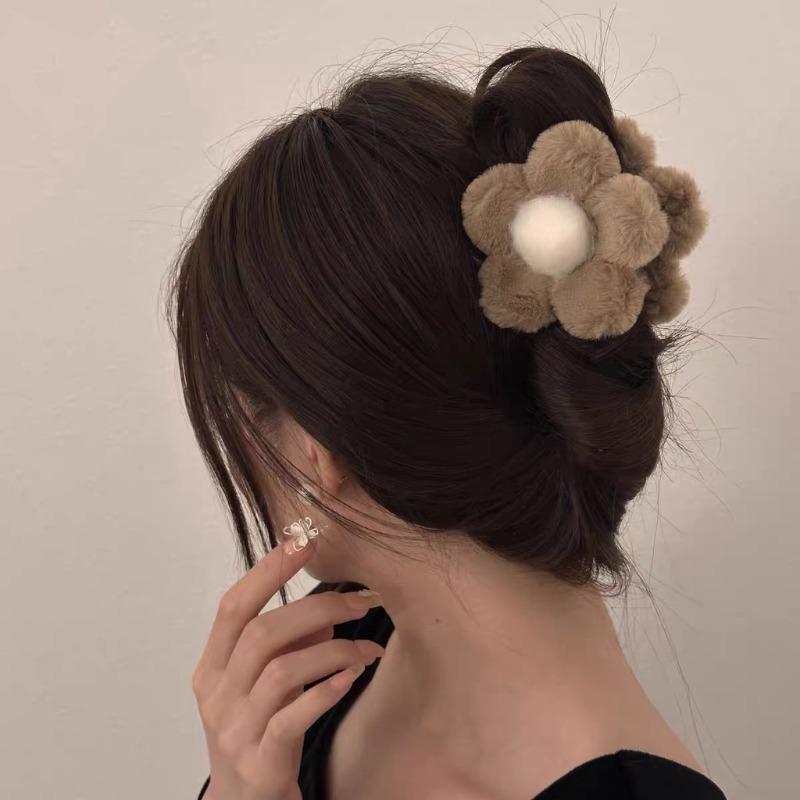 Sweet Flower Hair Clip Girl's Temperament Claw Clip New Plush High Ponytail Claw Clip Fashionable Hair Accessory