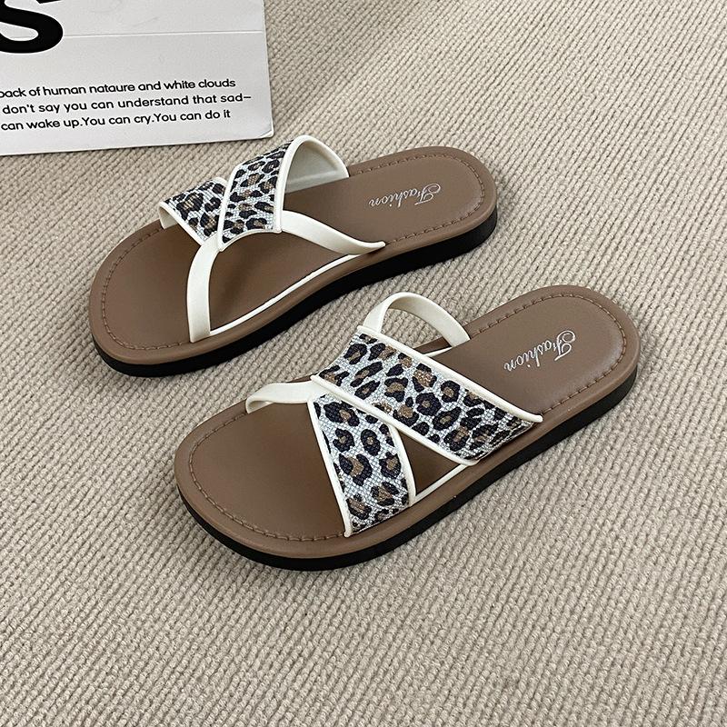 

Уличные тапочки женские новые летние леопардовый принт универсальные плоская подошва нескользящие школьница мода мягкая подошва пляжные прохладные тапочки 40/41 белый