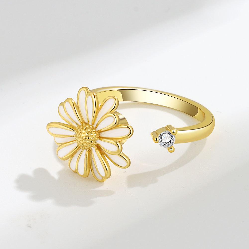 Shining Luminous Creative Rose Rotating Ring Female Delicate and Elegant Gift for Good Friends Fine Workmanship Jewellery Current Fashion Trends