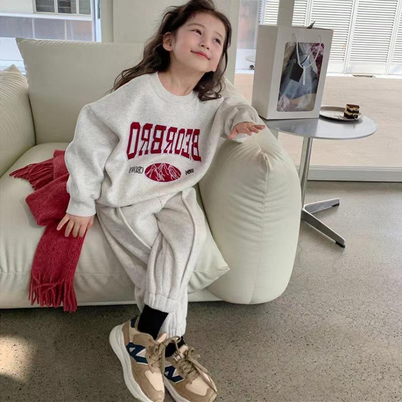 

Комплект детской одежды Осень Вышитая буква Спортивная толстовка+модные спортивные штаны Комплект из 2 предметов для детской одежды 110