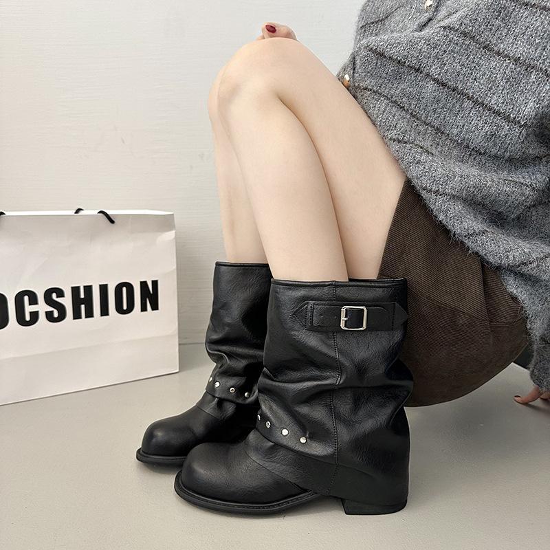 Internet celebrity street shot retro black short boots women's 2025 new rivet pant tube boots western boots pleated pile boots locomotive boots