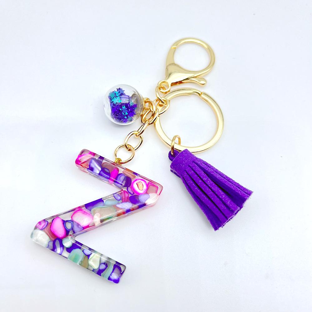 Europäischer und Amerikanischer Bestseller Englischer Initialschlüsselanhänger mit Lila Quasten-Accessoire