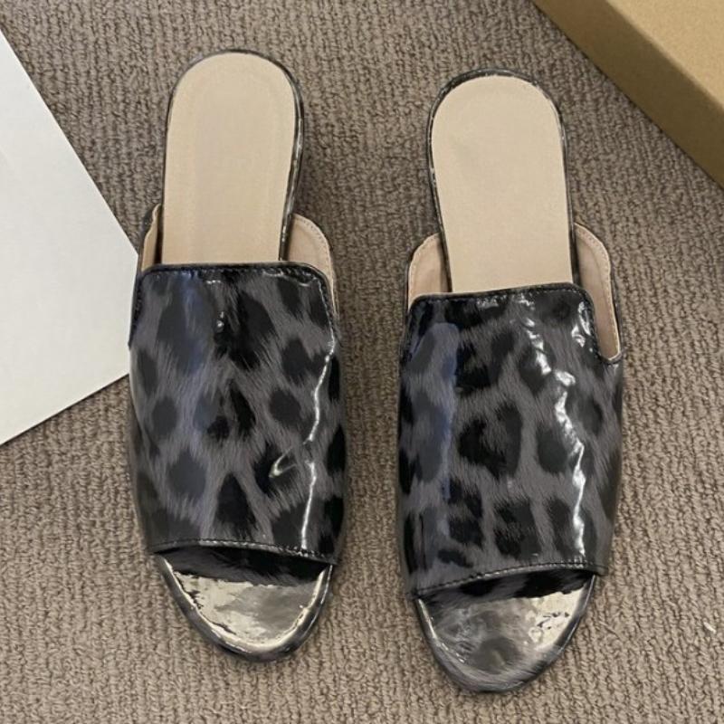 

Fashion 2025 New Low Heel Soft Bottom Outdoor Cool Dragging Large Summer Sandals Half Dragging Fish Mouth Summer Outerwear 35 серый