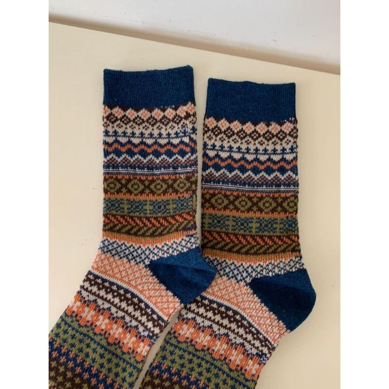 Autumn and Winter Socks: Women's Ethnic Style Thickened and Warm Combed Cotton Mid-calf Socks, Retro Style