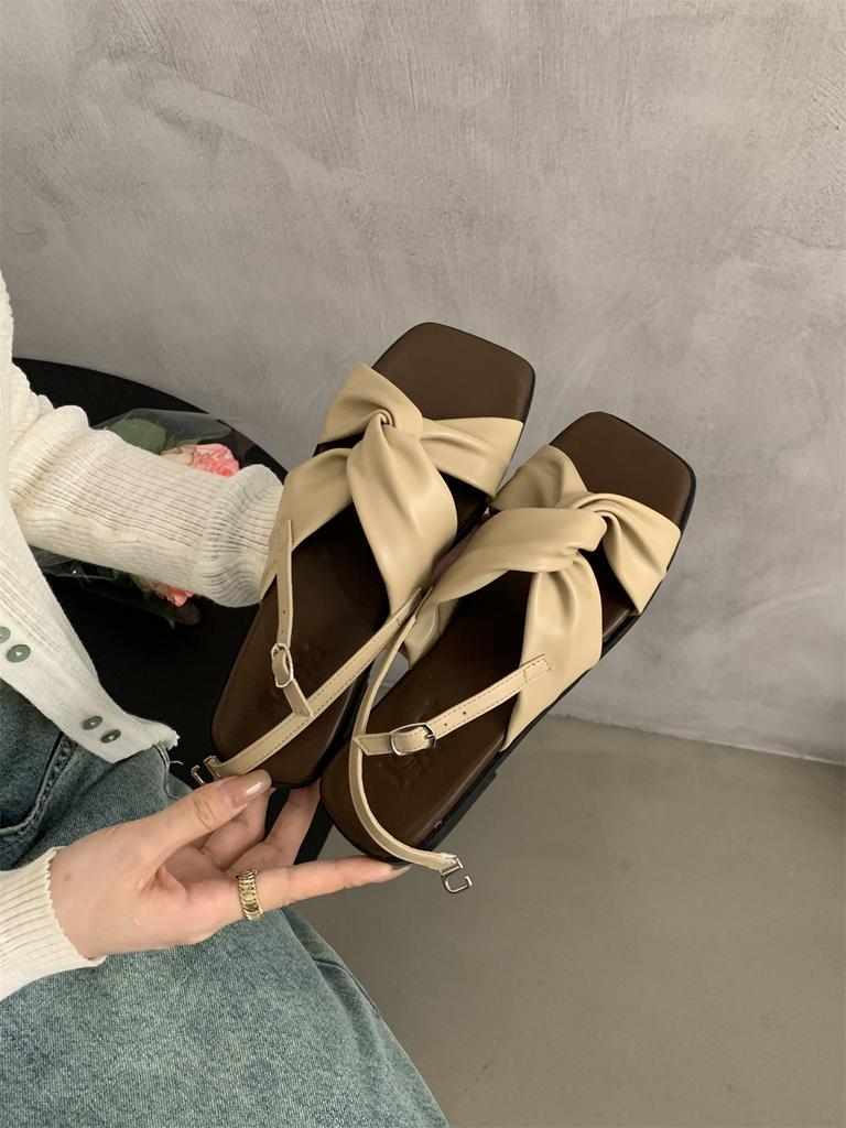 Flat sandals women's summer wear new versatile French beautiful fairy style with skirt travel seaside Roman shoes