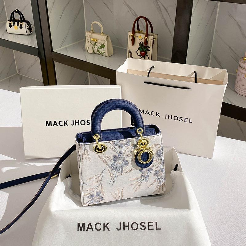 Fashionable and High-end Daifei Handbag, New Niche Light Luxury Handbag