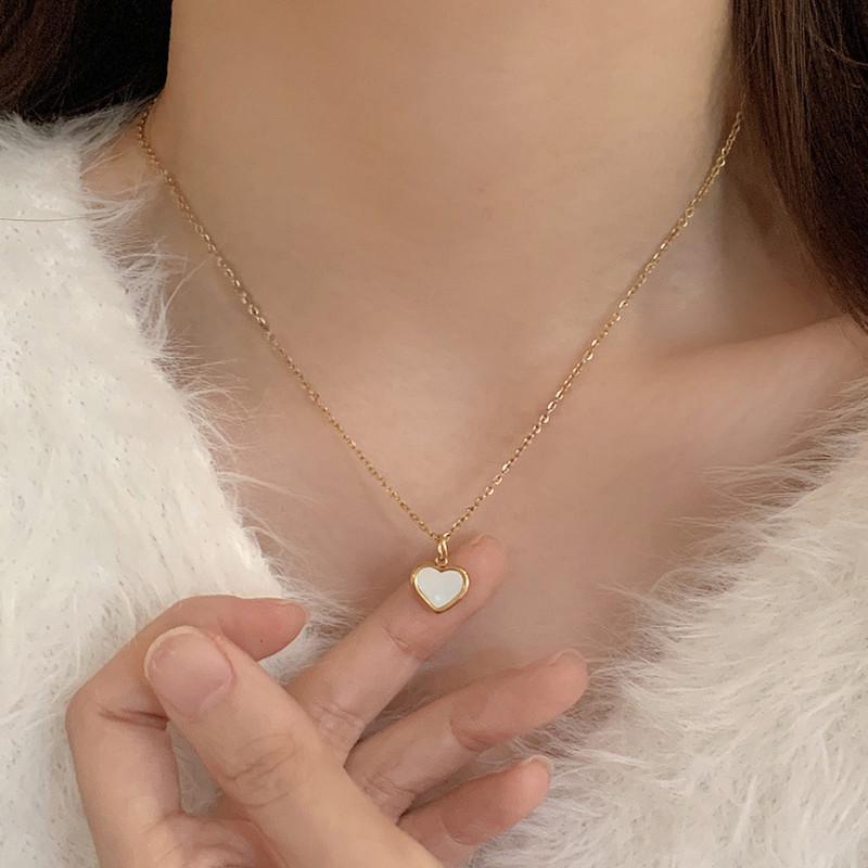 Stylish Heart-Shaped Titanium Steel Shell Necklace for Women - Trendy Collarbone Chain Accessory