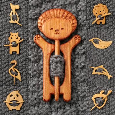 Retro Umbrella Dancing Piggy Wooden Brooch Maple Leaf Bunny Animal Sweater Pin Christmas Tree Bird Kitty Scarf Buckle Girl