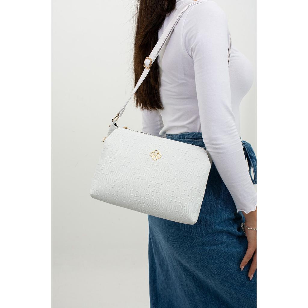 Hochwertige, wasserabweisende Schultertasche mit Kreuzgurt und drei Fächern, in Schwarz mit Textdruck bedruckt