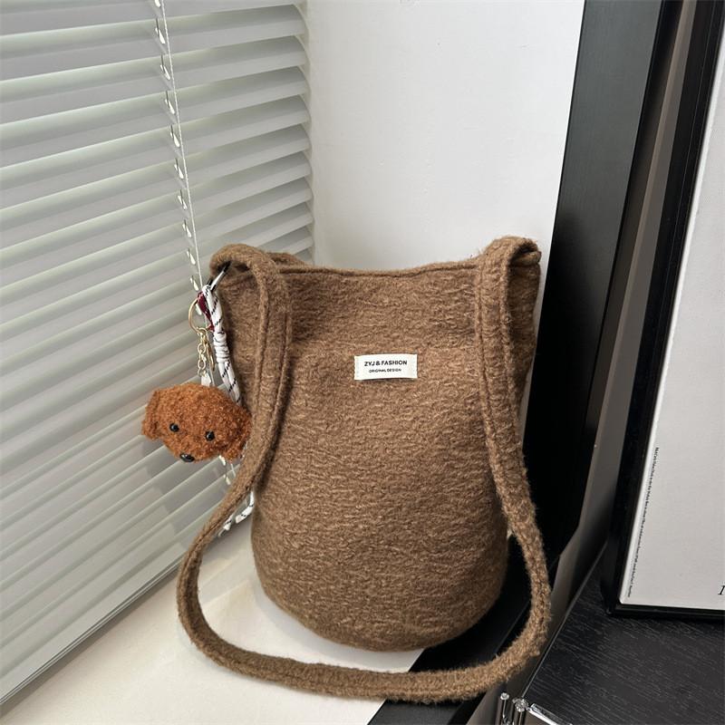 Woolen Large Capacity Bucket Bag For Women With Magnetic Closure And Inner Phone Pocket